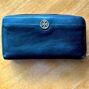 Tory Burch Black Wallet GUC